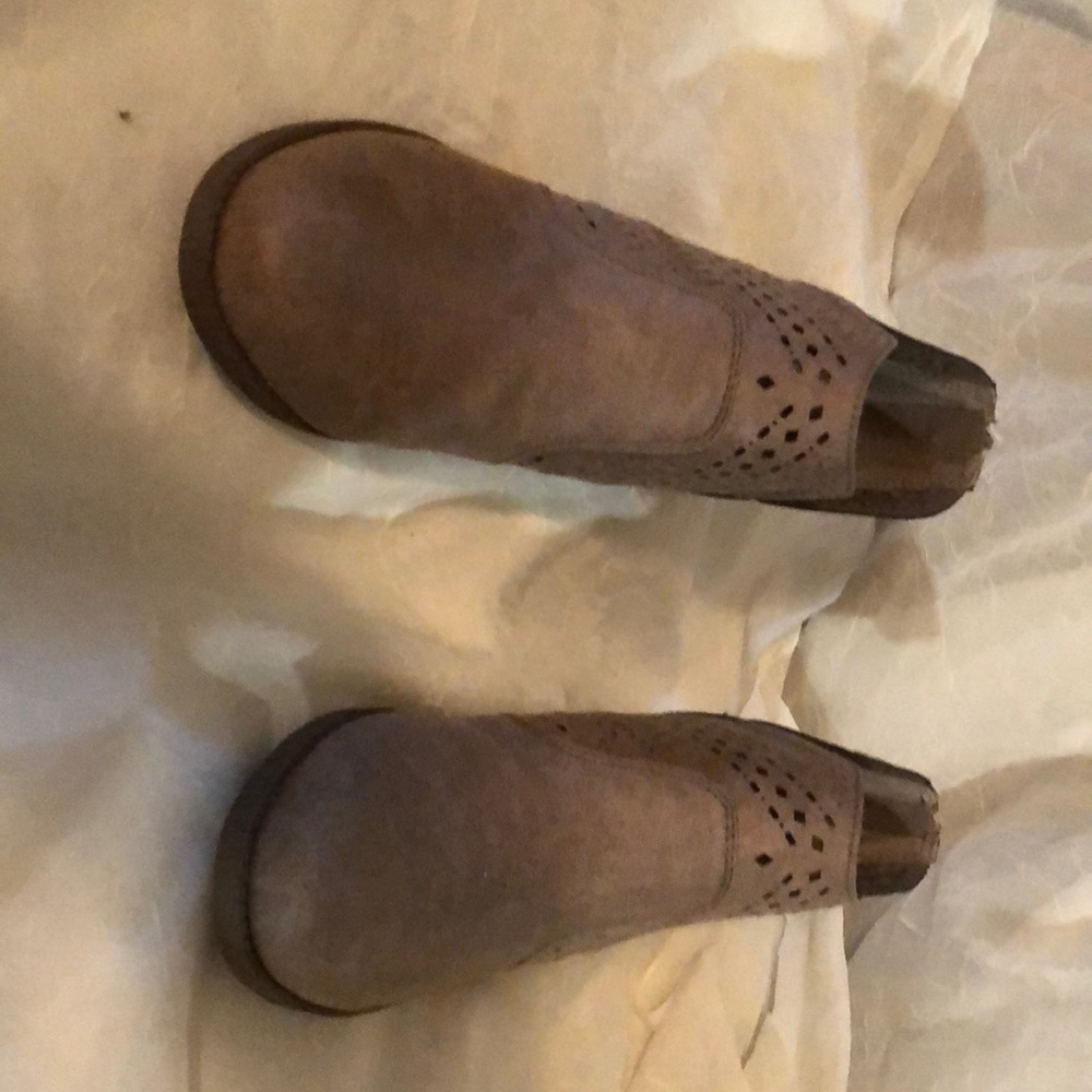 Low cut boots